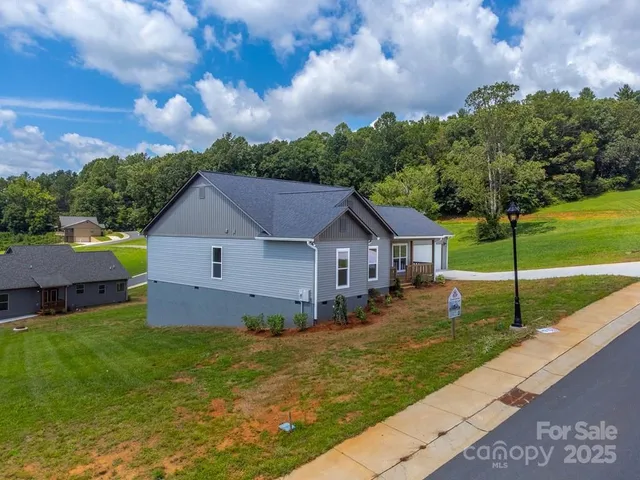 $499,500 | 381 Scenic Rdg Circle, Franklin, NC 28734