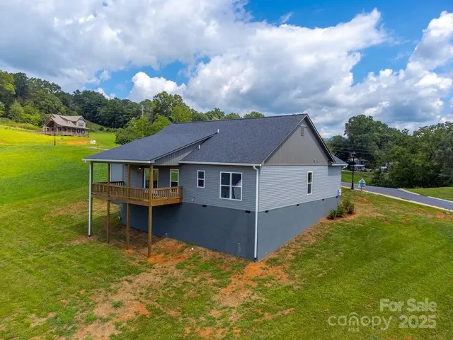 $499,500 | 381 Scenic Rdg Circle, Franklin, NC 28734
