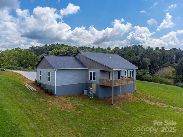 $499,500 | 381 Scenic Rdg Circle, Franklin, NC 28734