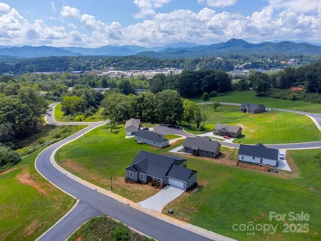 $499,500 | 381 Scenic Rdg Circle, Franklin, NC 28734