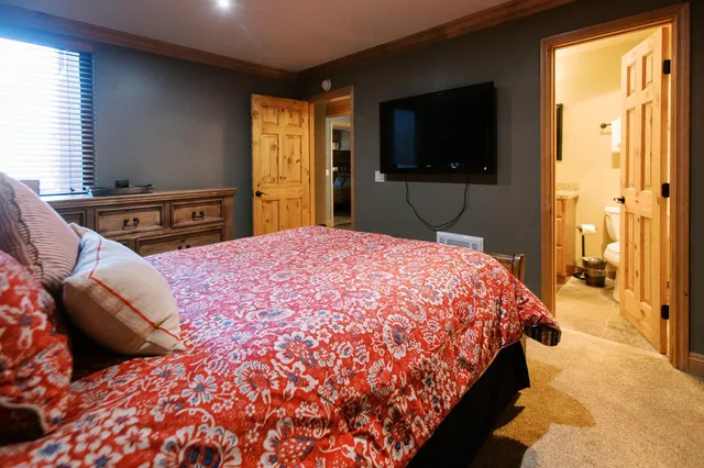 $819,900 | 826 Lakeview Boulevard, Unit 592, Mammoth Lakes, CA 93546