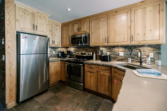 $819,900 | 826 Lakeview Boulevard, Unit 592, Mammoth Lakes, CA 93546