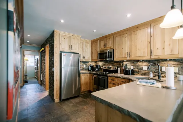 $819,900 | 826 Lakeview Boulevard, Unit 592, Mammoth Lakes, CA 93546