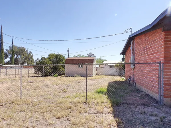 $1,250 | 4501 Pine Tree Drive, Sierra Vista, AZ 85635