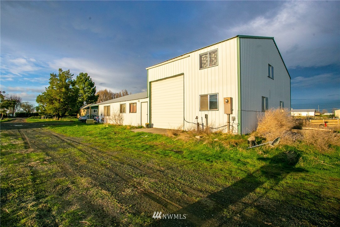 9775 Stone Road Northeast Moses Lake, WA 98837 - Photo 15 of 25 Gallery Image 15