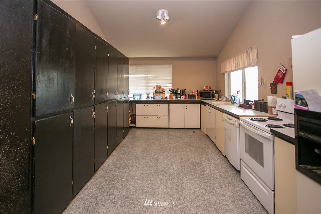 9775 Stone Road Northeast Moses Lake, WA 98837 - Photo 18 of 25 Gallery Image 18