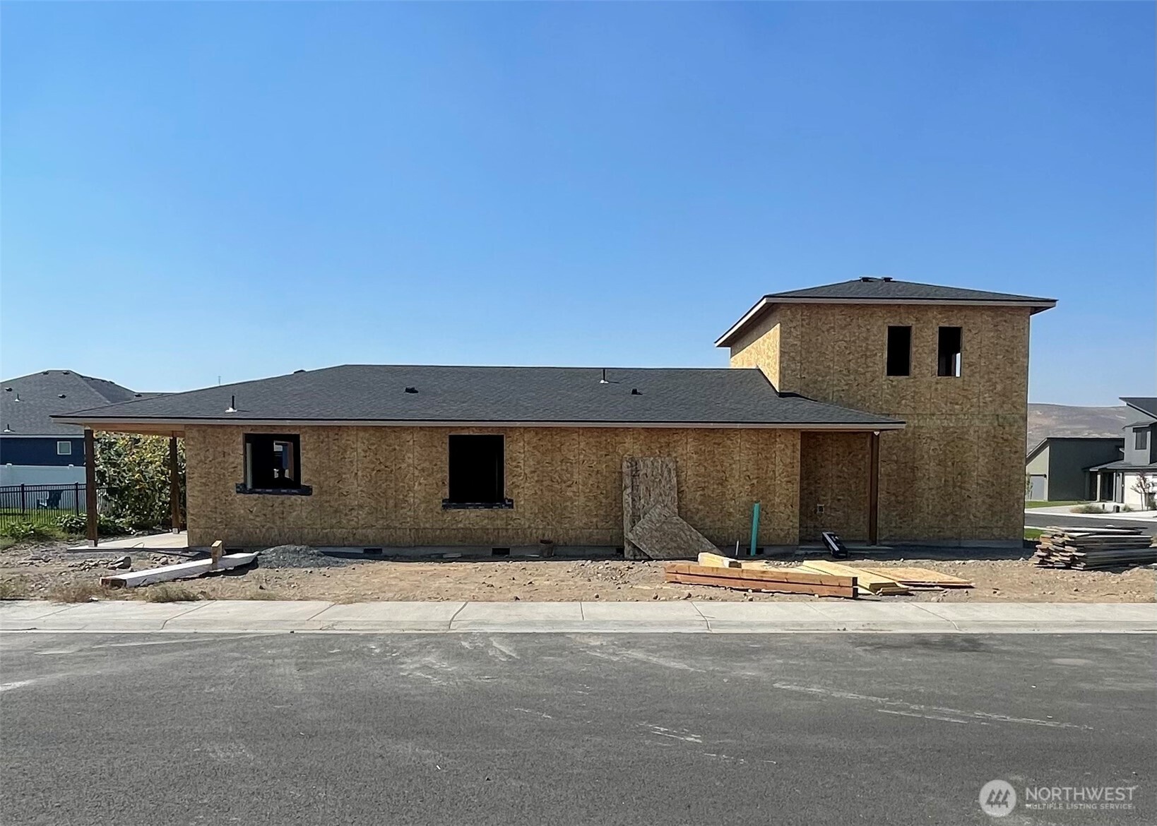 1012 Northeast 9th Avenue Ephrata, WA 98823 - Photo 5 of 8 a front view of a house with a yard