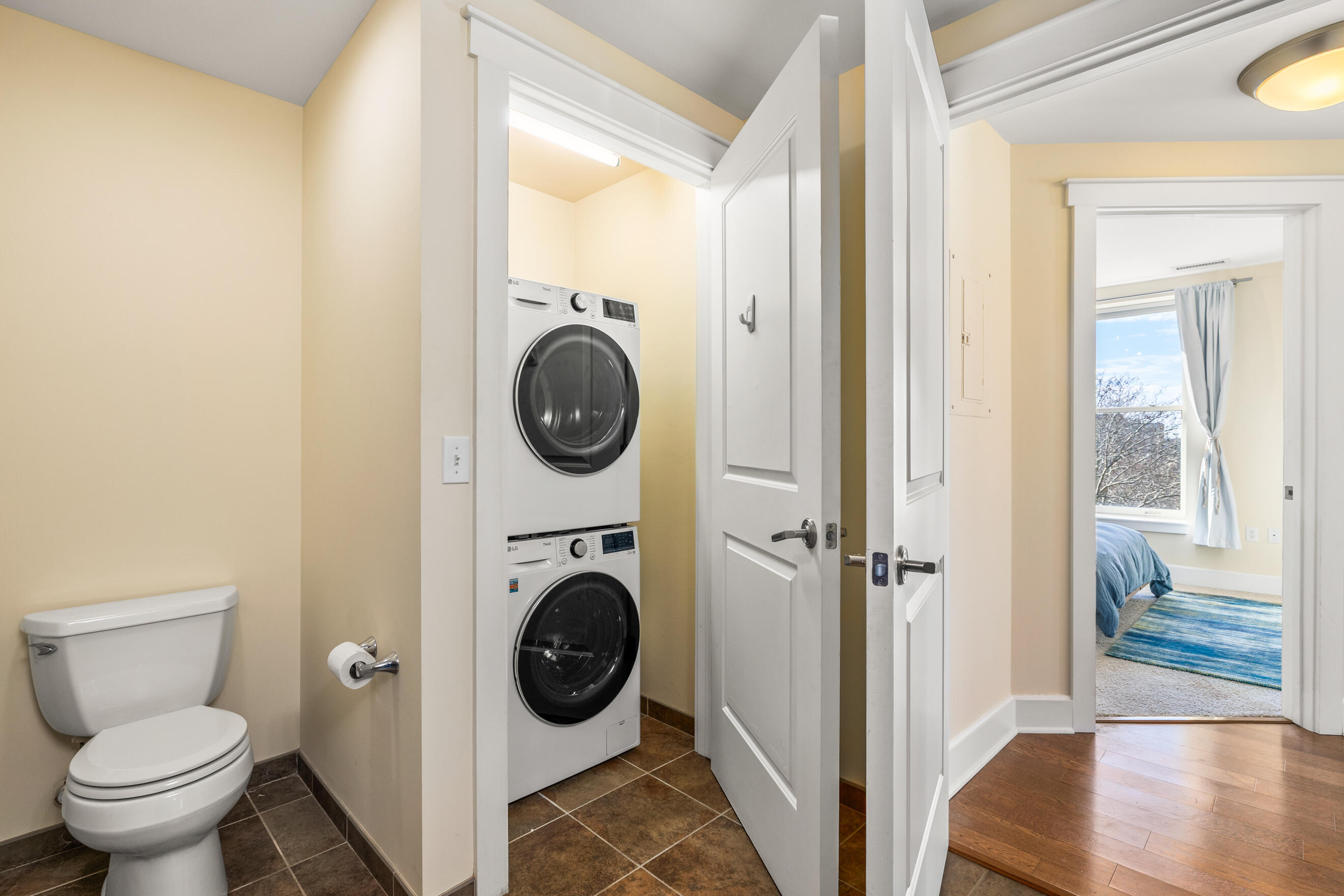 27 Library Street Northeast, Unit 504 Grand Rapids, MI 49503 - Photo 15 of 24 Bathroom