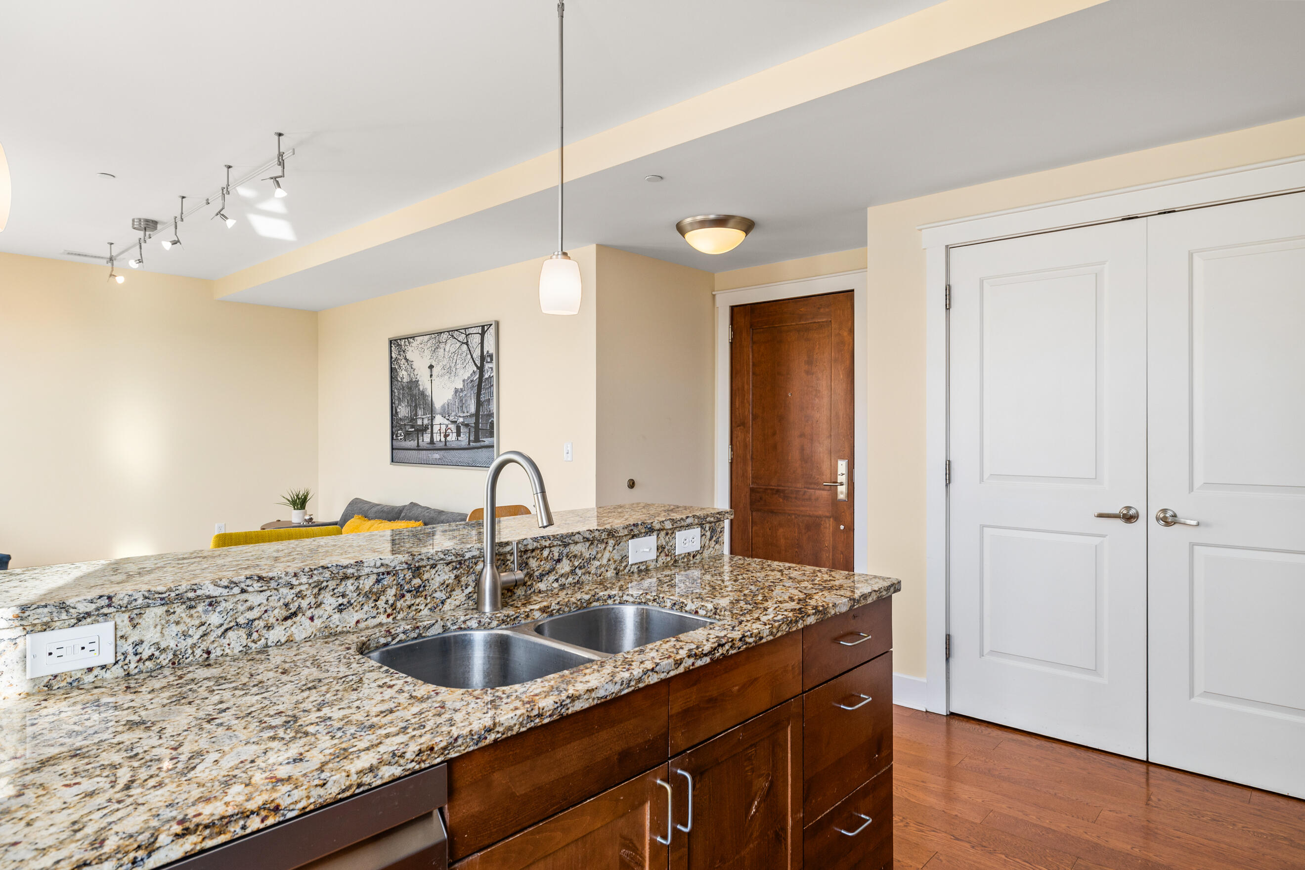 27 Library Street Northeast, Unit 504 Grand Rapids, MI 49503 - Photo 10 of 24 Kitchen