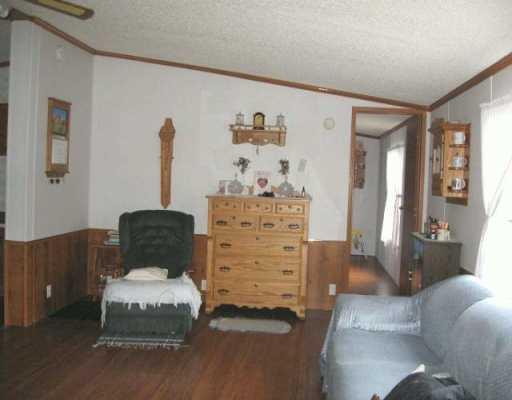 137 Folk Road Fredonia, PA 16124 - Photo 5 of 8 Living Room.