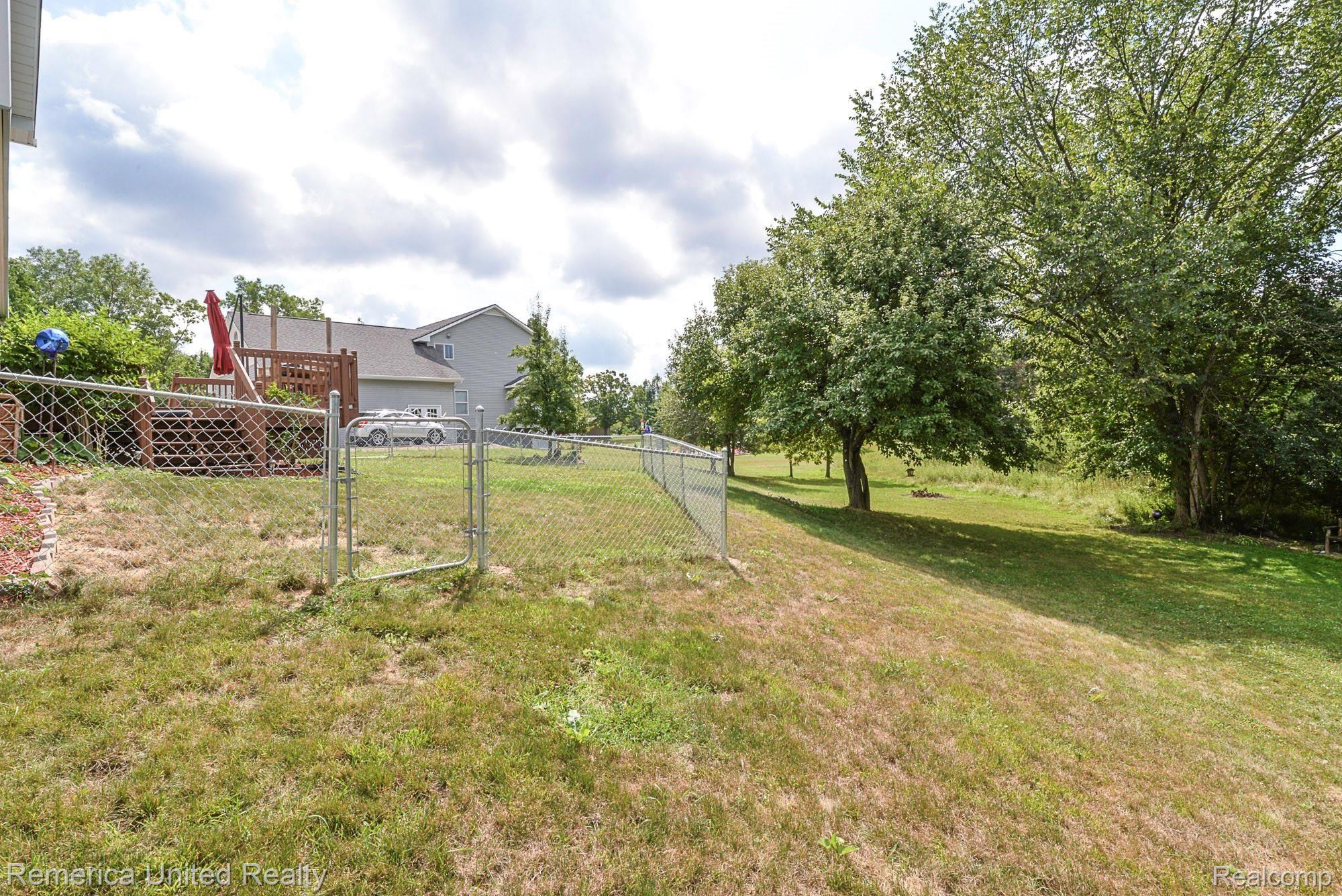 1285 West Cook Road Grand Blanc, MI 48439 - Photo 47 of 47 DSC_0912.jpg