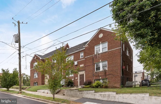 $1,875 | 1721 29th Street Southeast, Unit 1, Washington, DC 20020