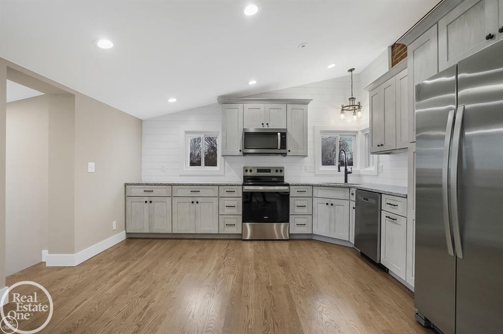 8894 Arnold Road Fair Haven, MI 48023 - Photo 8 of 33