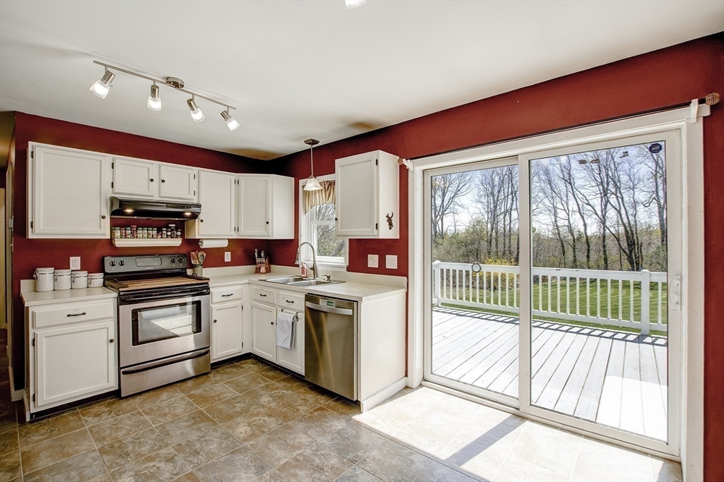 921 Wauwinet Road Barre, MA 01005 - Photo 4 of 39