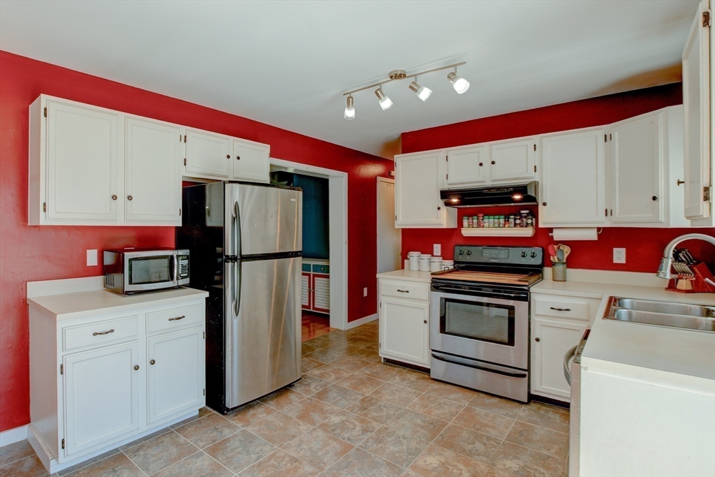 921 Wauwinet Road Barre, MA 01005 - Photo 8 of 39