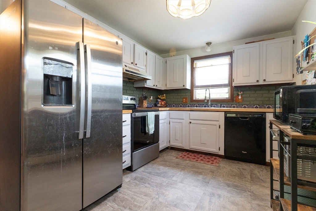 392 Monson Turnpike Road Ware, MA 01082 - Photo 6 of 34