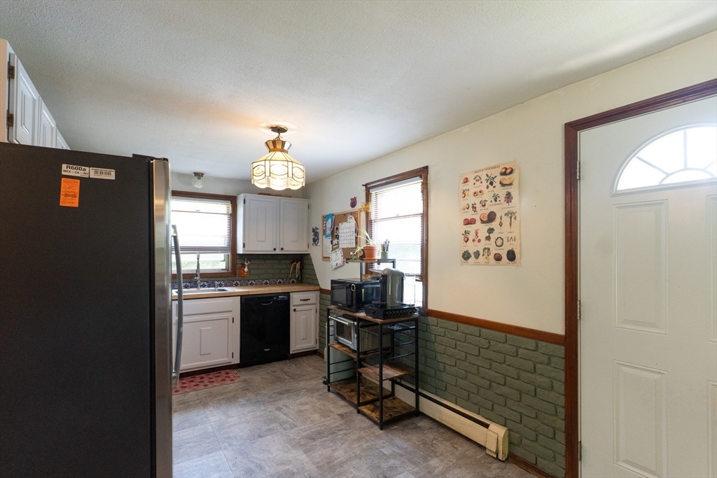 392 Monson Turnpike Road Ware, MA 01082 - Photo 7 of 34