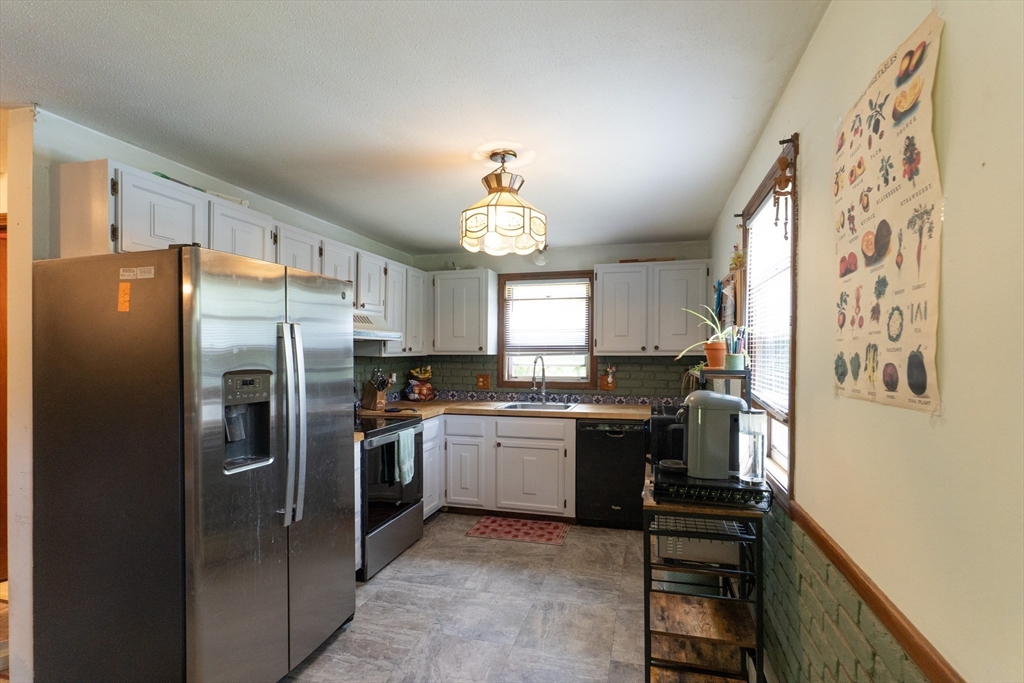 392 Monson Turnpike Road Ware, MA 01082 - Photo 9 of 34