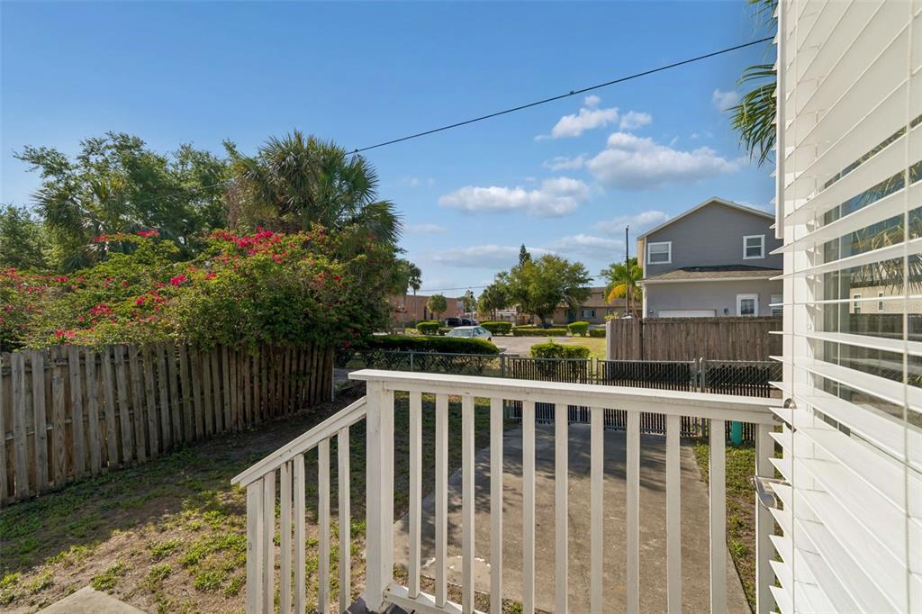 2322 West Chestnut Street Tampa, FL 33607 - Photo 20 of 27 a view of a balcony with wooden fence