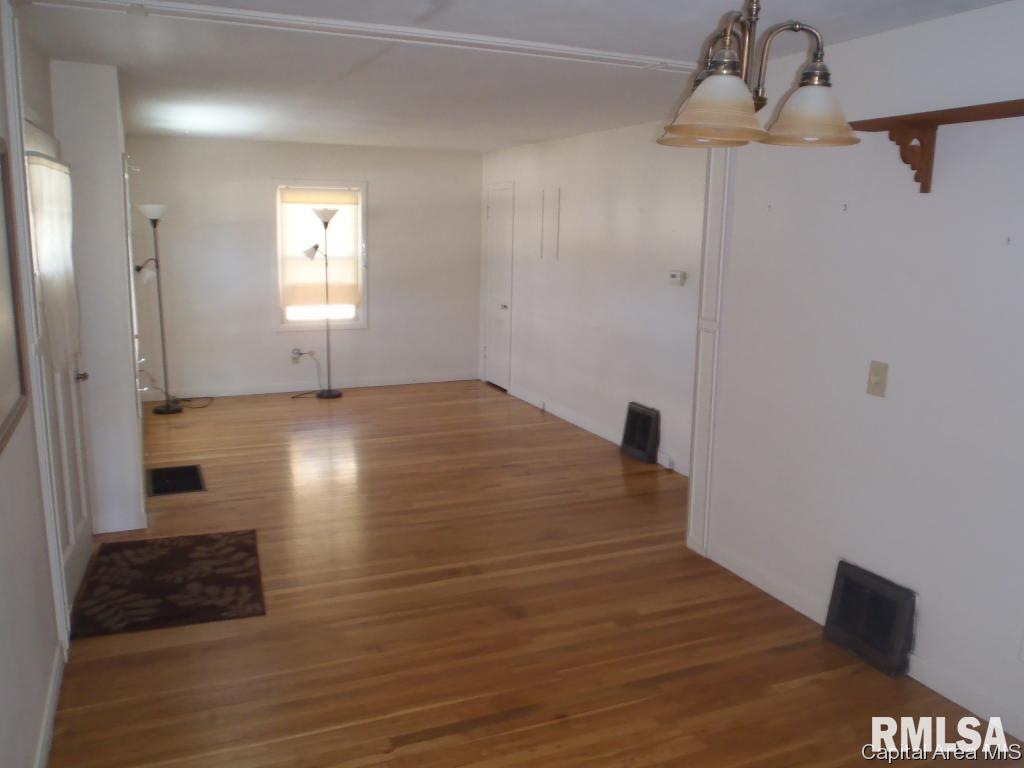 2043 East Buchanan Street Springfield, IL 62703 - Photo 2 of 16