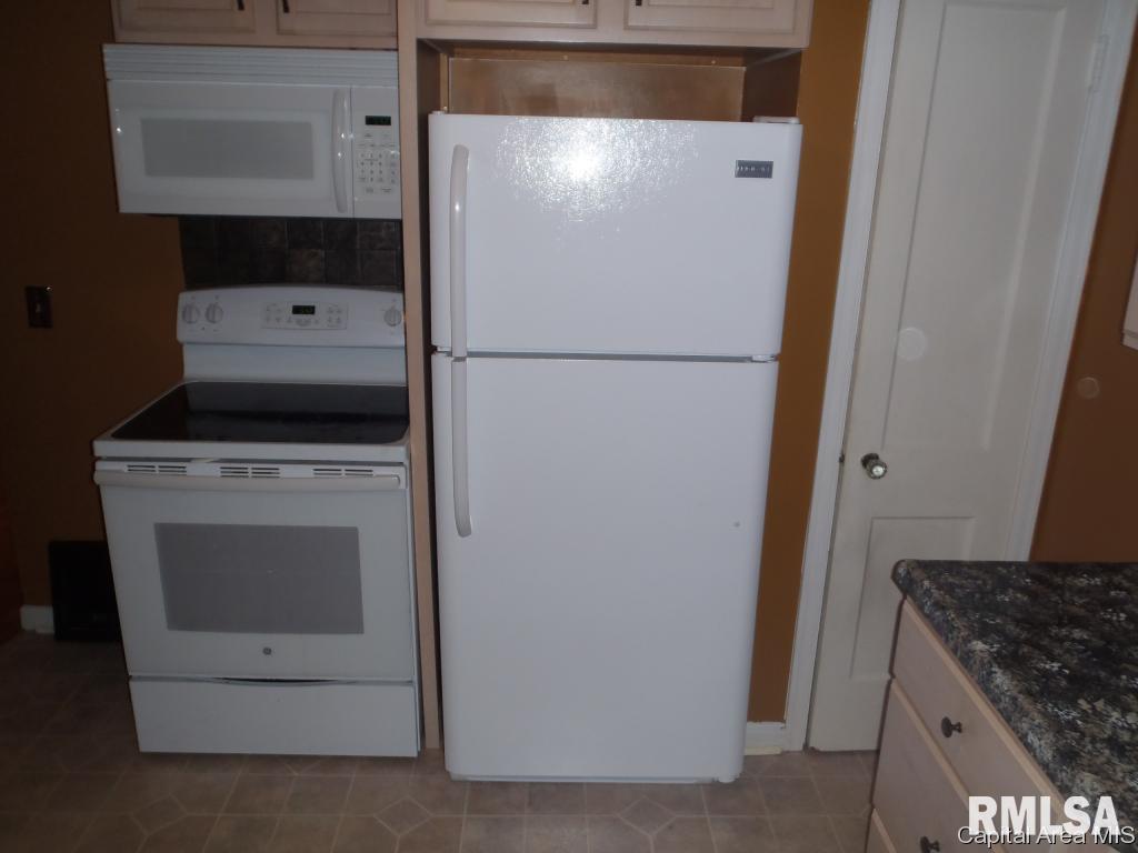 2043 East Buchanan Street Springfield, IL 62703 - Photo 6 of 16