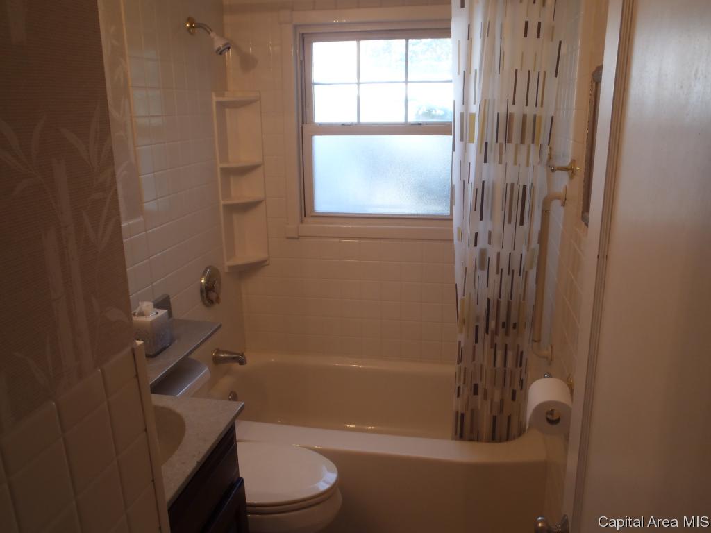 2043 East Buchanan Street Springfield, IL 62703 - Photo 9 of 16