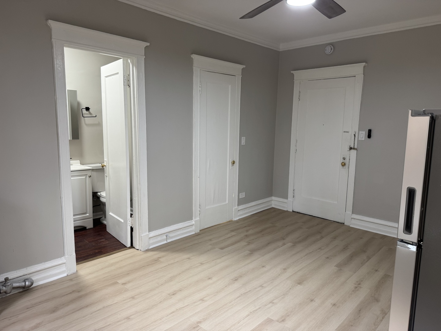 4363 North Kenmore Avenue, Unit 209 Chicago, IL 60613 - Photo 4 of 10