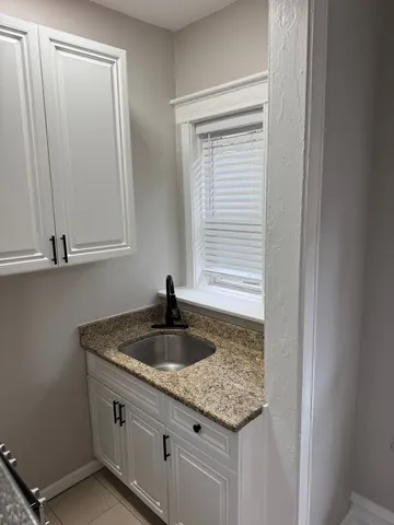 $1,195 | 4363 North Kenmore Avenue, Unit 209, Chicago, IL 60613