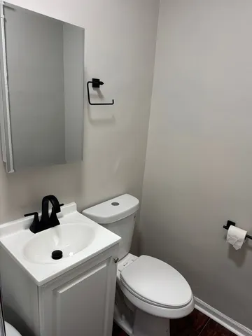 $1,195 | 4363 North Kenmore Avenue, Unit 209, Chicago, IL 60613