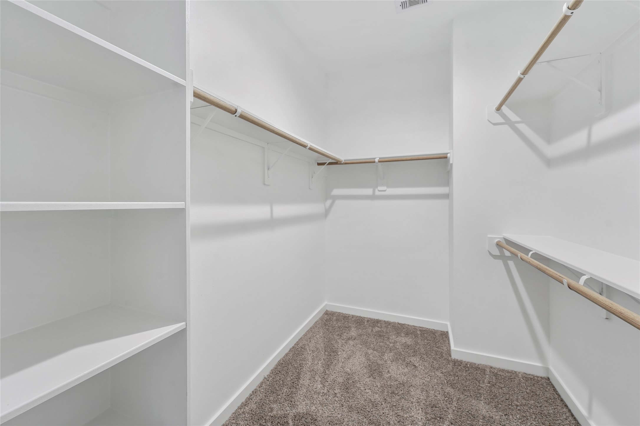 1013 Erin Street, Unit S Houston, TX 77009 - Photo 17 of 23 Primary Walk-in Closet 3rd Floor