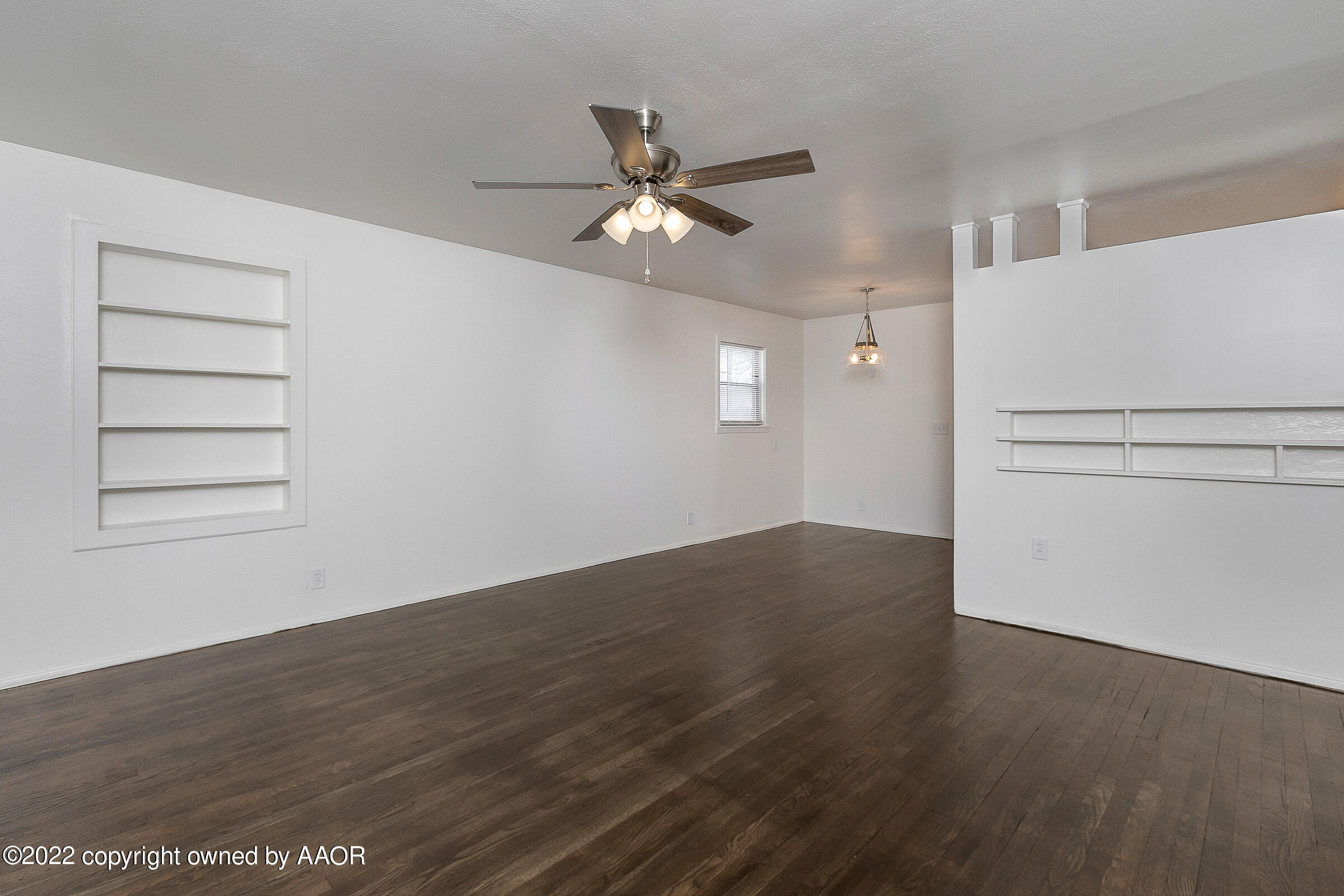 4209 Crockett Street Amarillo, TX 79110 - Photo 2 of 18 002_Living Room
