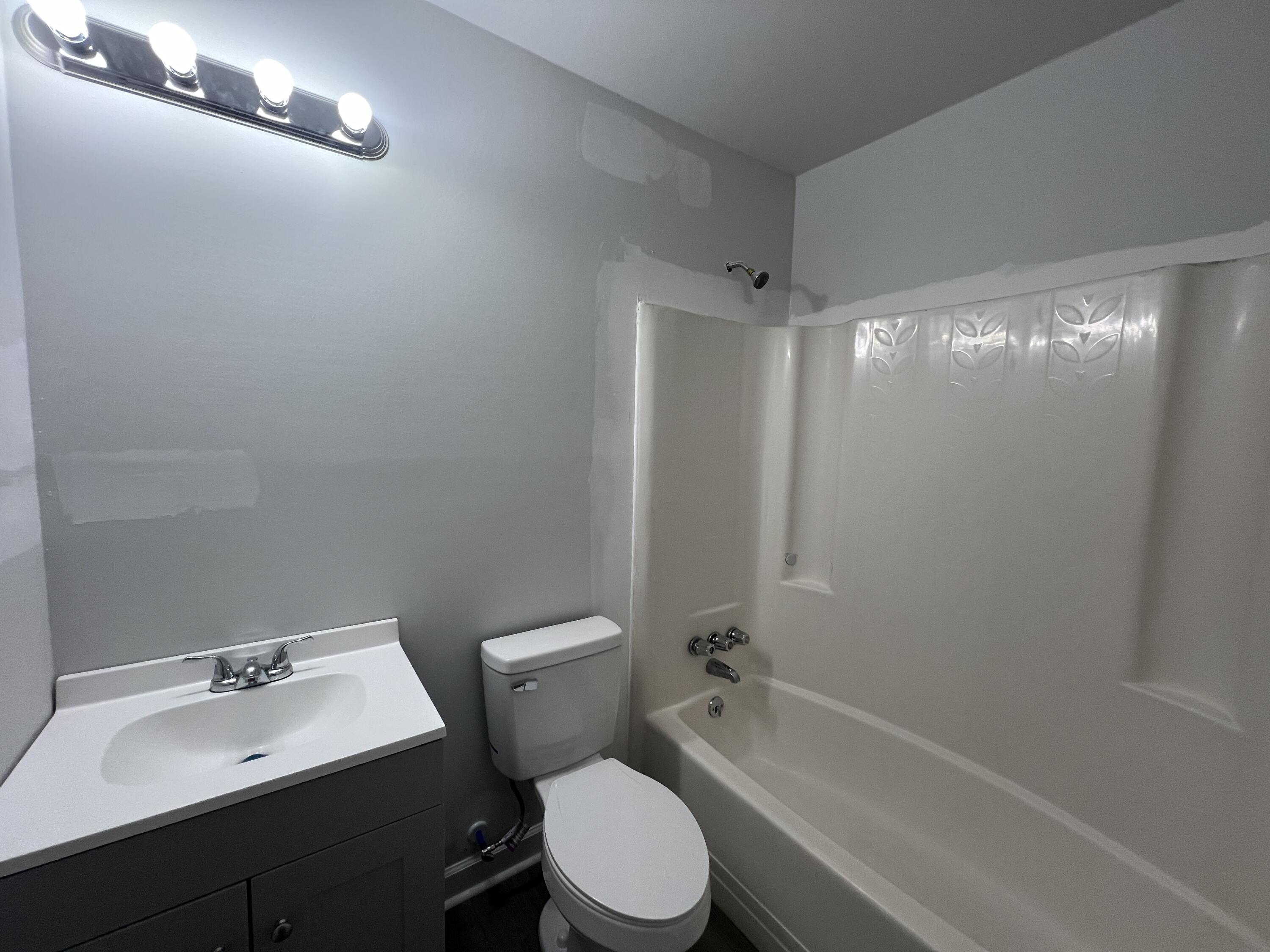 342 Dorchester Manor Boulevard, Unit B North Charleston, SC 29420 - Photo 4 of 7 IMG_2913