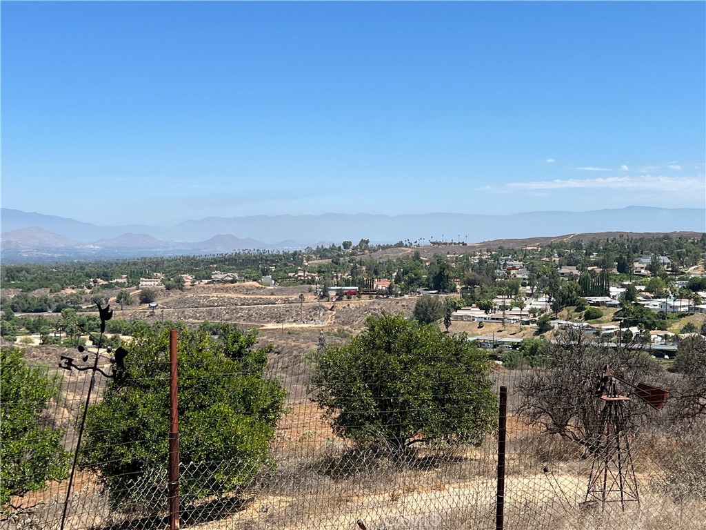 16571 Mockingbird Canyon Road Riverside, CA 92504 - Photo 2 of 4