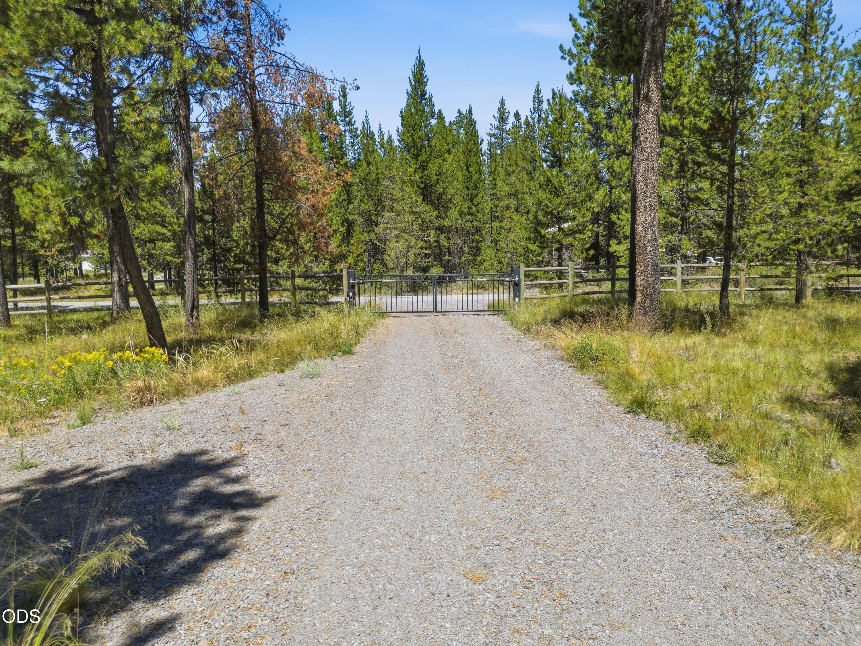 17043 Elsinore Road Bend, OR 97707 - Photo 4 of 27 Gallery Image 4