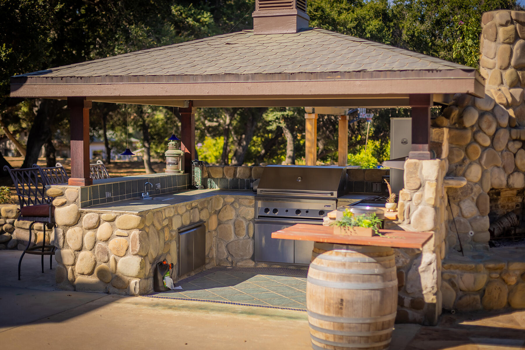 705 South Rice Road Ojai, CA 93023 - Photo 33 of 61 a room with patio furniture and garden
