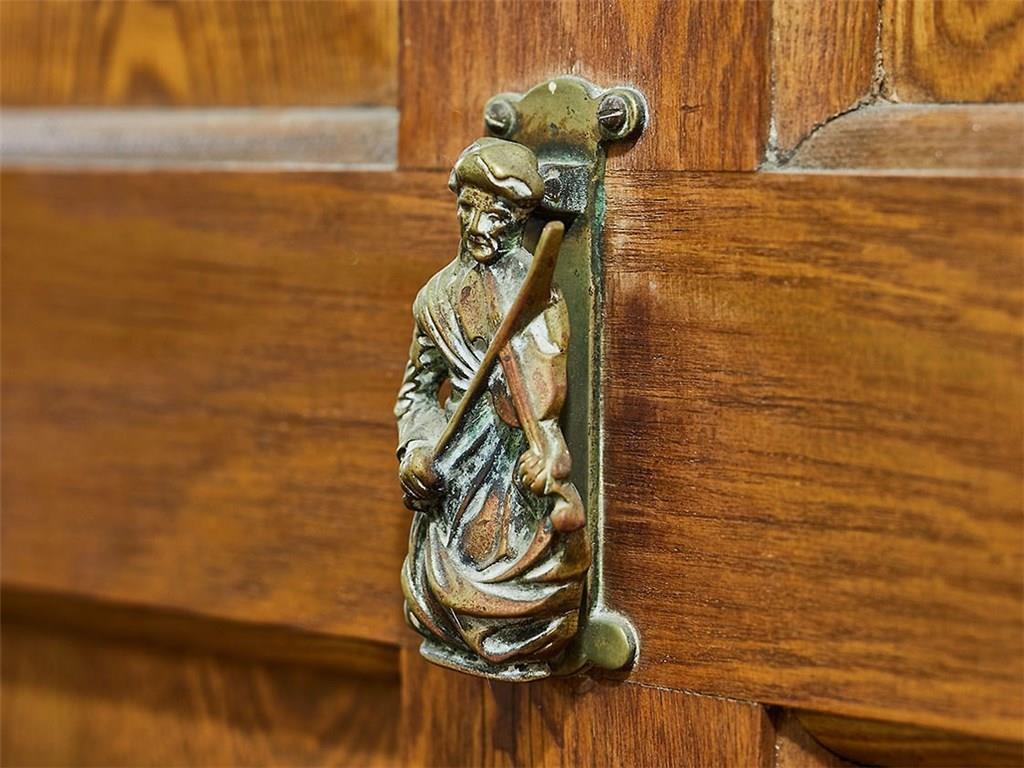 8 Robin Road Pittsburgh, PA 15217 - Photo 14 of 23 The master doorknocker.