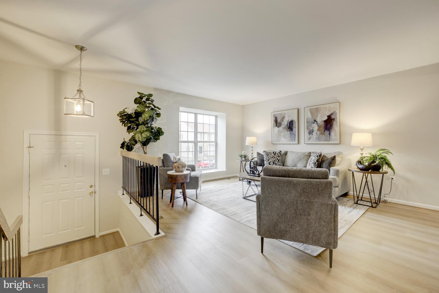 10320 Castlehedge Terrace Silver Spring, MD 20902 - Photo 3 of 34