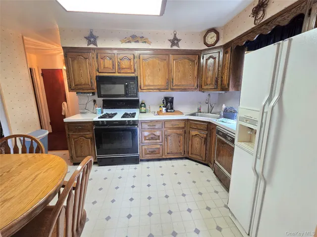 $799,999 | 306 Covert Avenue, New Hyde Park, NY 11040