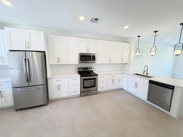 $3,990 | 20951 VÃa Oleander, Unit C, Boca Raton, FL 33428