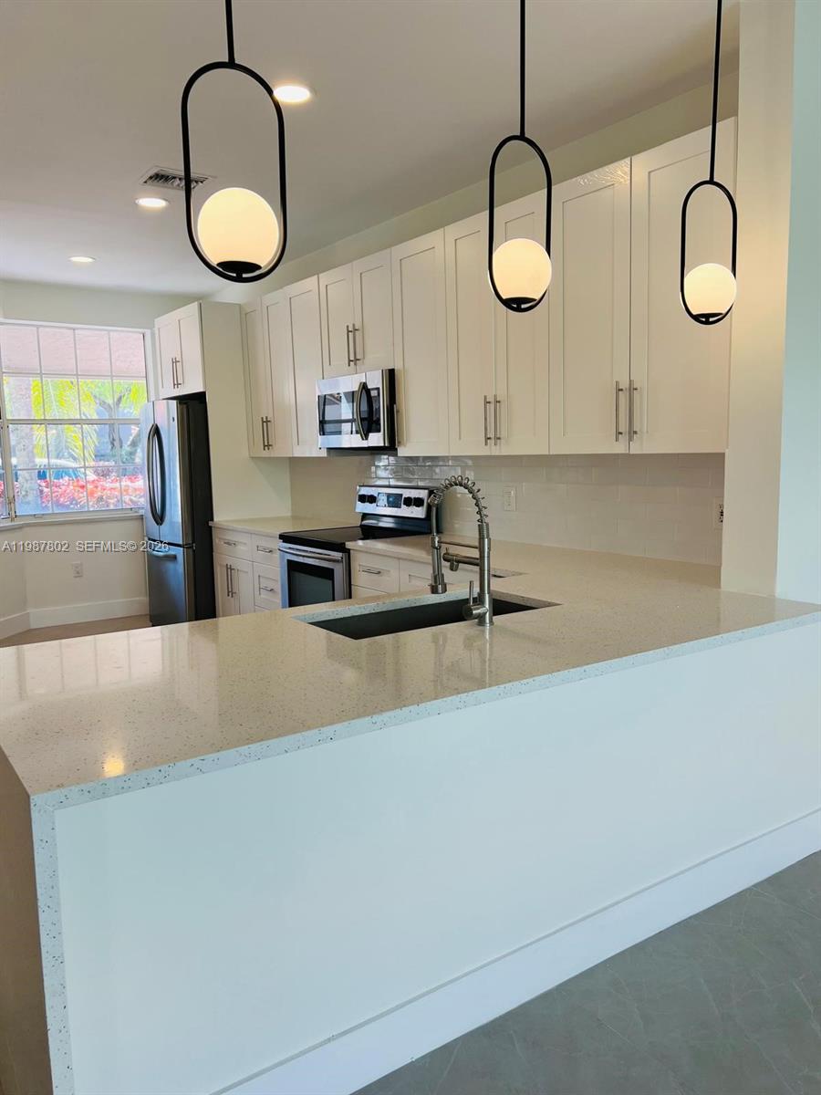 20951 Vía Oleander, Unit C Boca Raton, FL 33428 - Photo 4 of 28