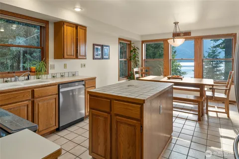 $1,250,000 | 160 Wilderness Lane, Easton, WA 98925