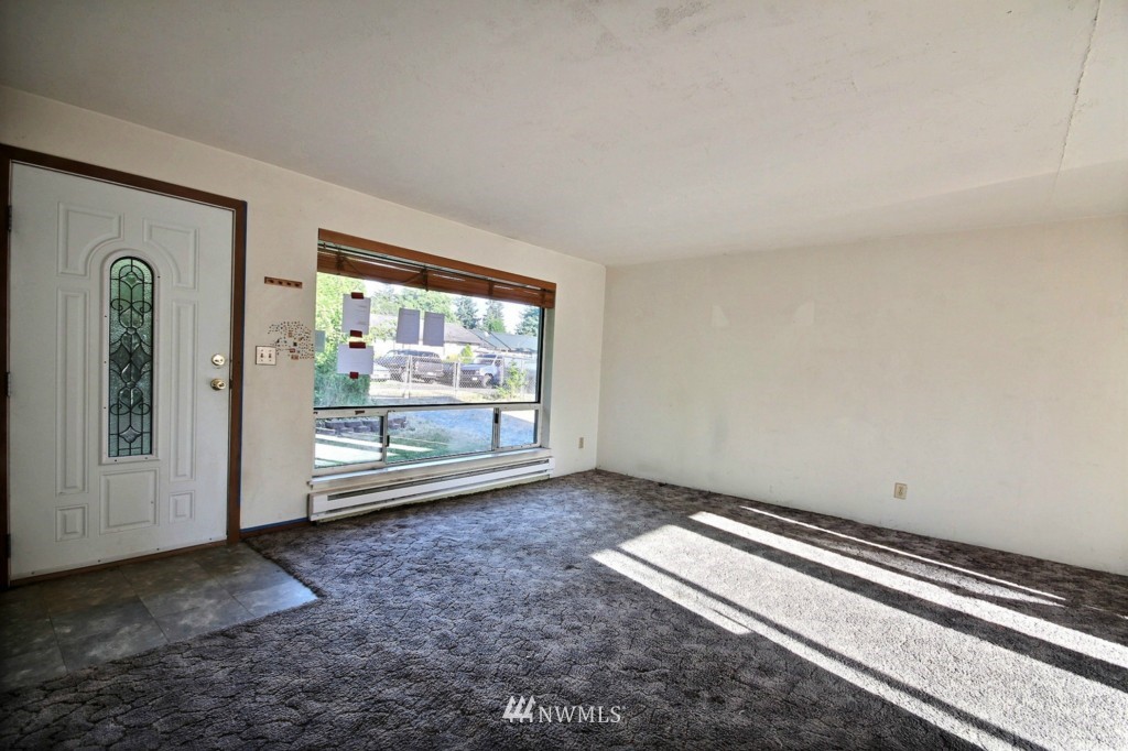 859 Pierce Avenue Northeast Renton, WA 98056 - Photo 2 of 25 Gallery Image 2