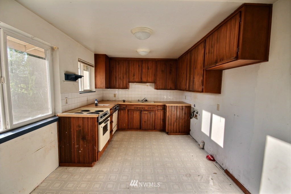 859 Pierce Avenue Northeast Renton, WA 98056 - Photo 11 of 25 Gallery Image 11