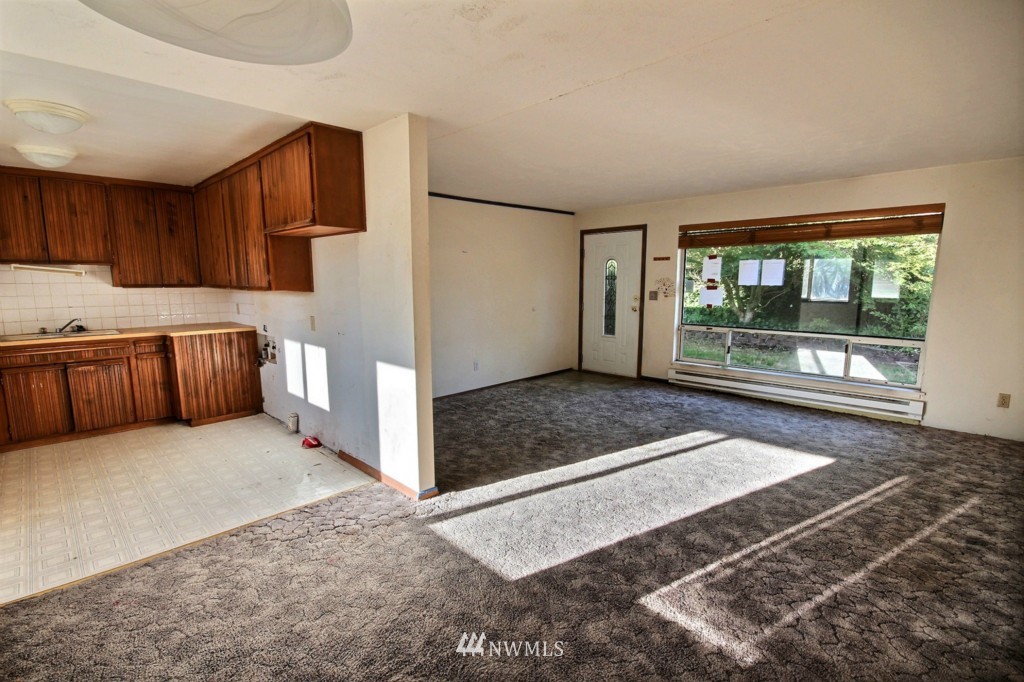 859 Pierce Avenue Northeast Renton, WA 98056 - Photo 3 of 25 Gallery Image 3