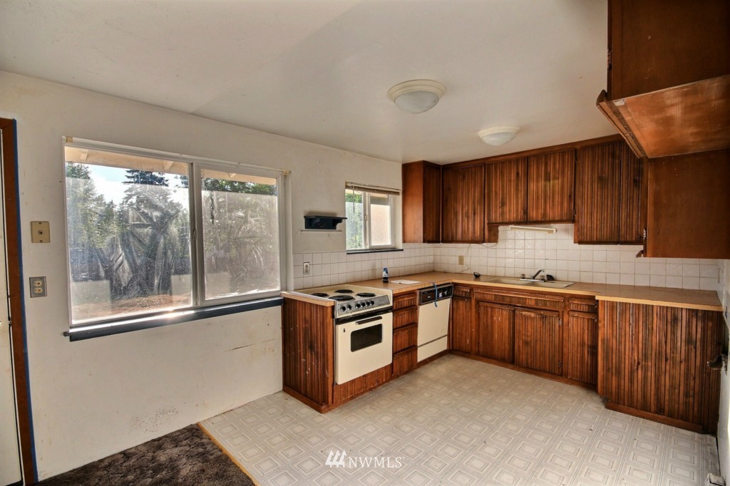 859 Pierce Avenue Northeast Renton, WA 98056 - Photo 4 of 25 Gallery Image 4