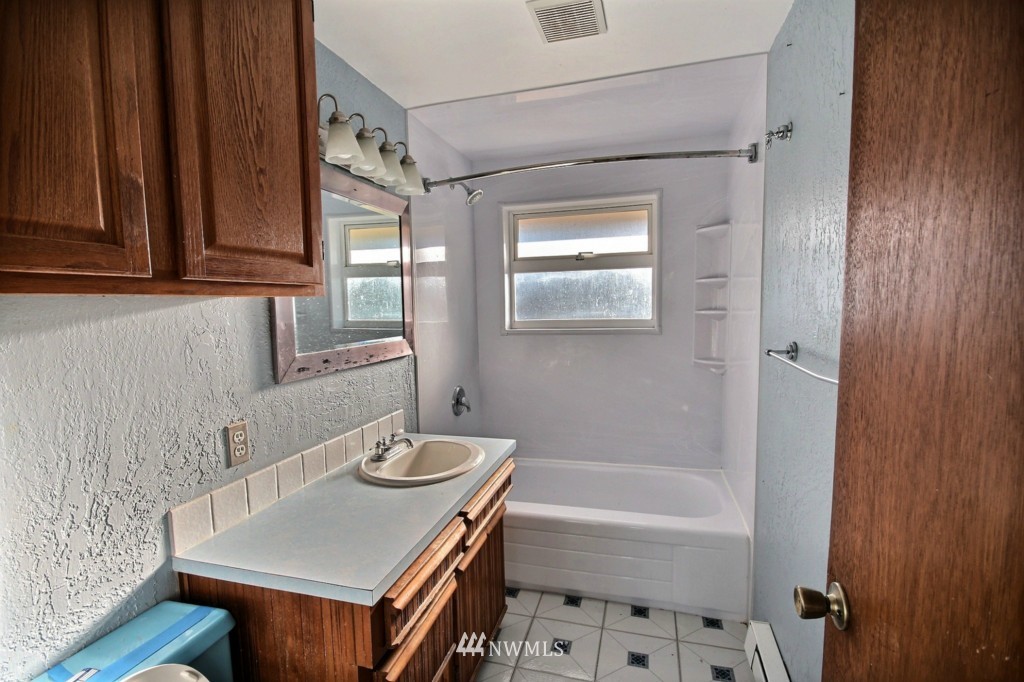 859 Pierce Avenue Northeast Renton, WA 98056 - Photo 9 of 25 Gallery Image 9