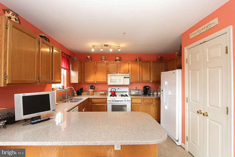 1800 Locust Grove Road Silver Spring, MD 20910 - Photo 11 of 30 Kitchen