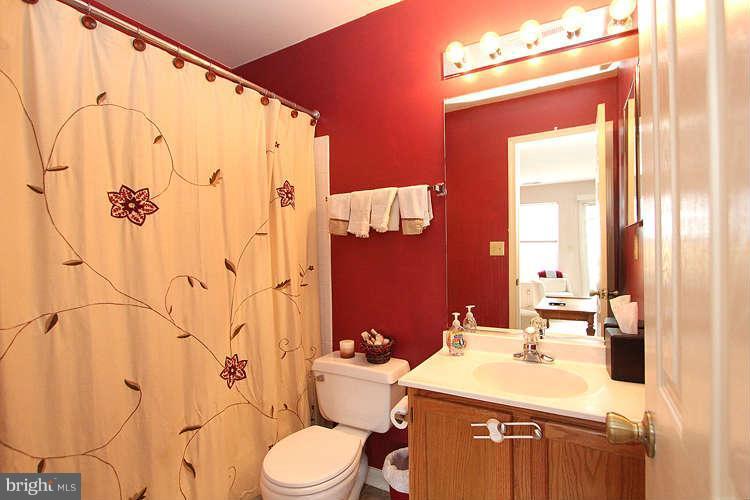 1800 Locust Grove Road Silver Spring, MD 20910 - Photo 16 of 30 Bath