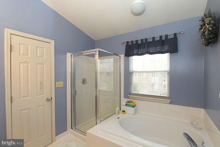 1800 Locust Grove Road Silver Spring, MD 20910 - Photo 20 of 30 Bath (Master)