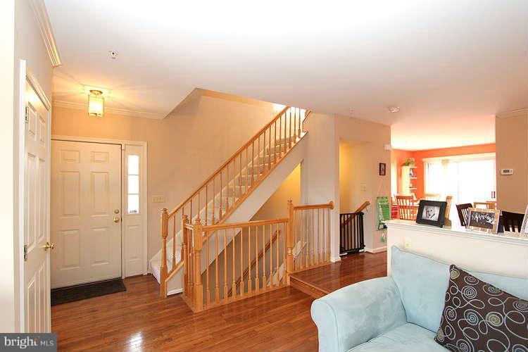 1800 Locust Grove Road Silver Spring, MD 20910 - Photo 3 of 30 Living Room